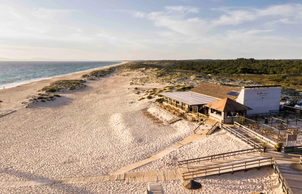 A fabulous restaurant with several stunning indoor and outdoor areas. Open year-round.