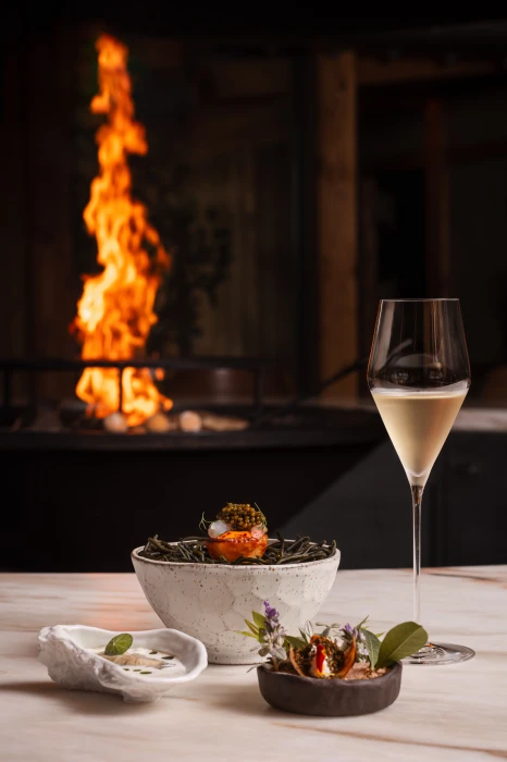 An intimate fire-led dining ritual rooted in nature, seasonality and ancestral techniques.
